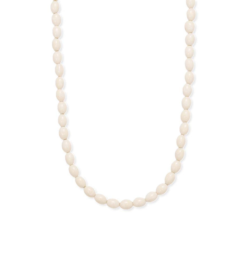 Collier en perles de résine crème