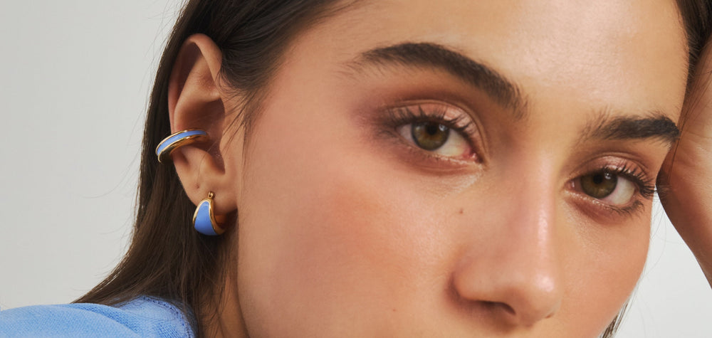 Style d’été – choisir des bijoux assortis à une robe fleurie