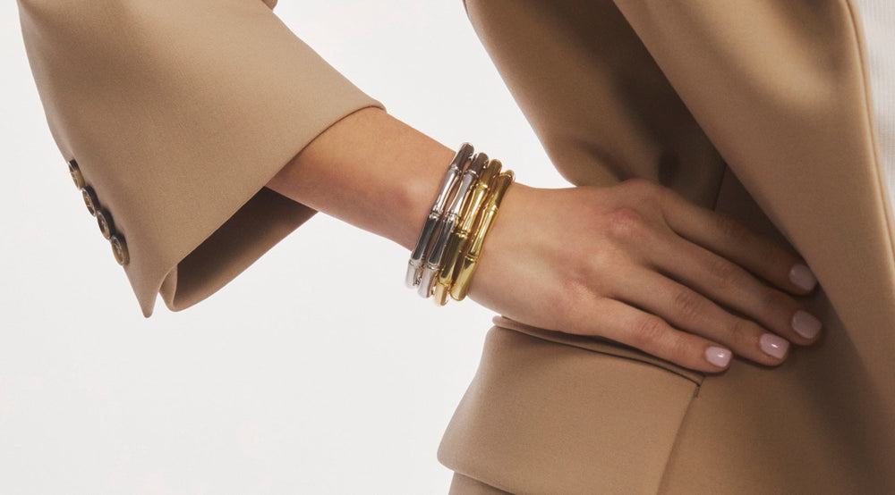 Les bijoux dans une garde-robe capsule : comment créer un style cohérent pour toute l’année ?