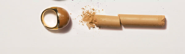 Jakie dodatki i ubrania w kolorze Mocha Mousse?