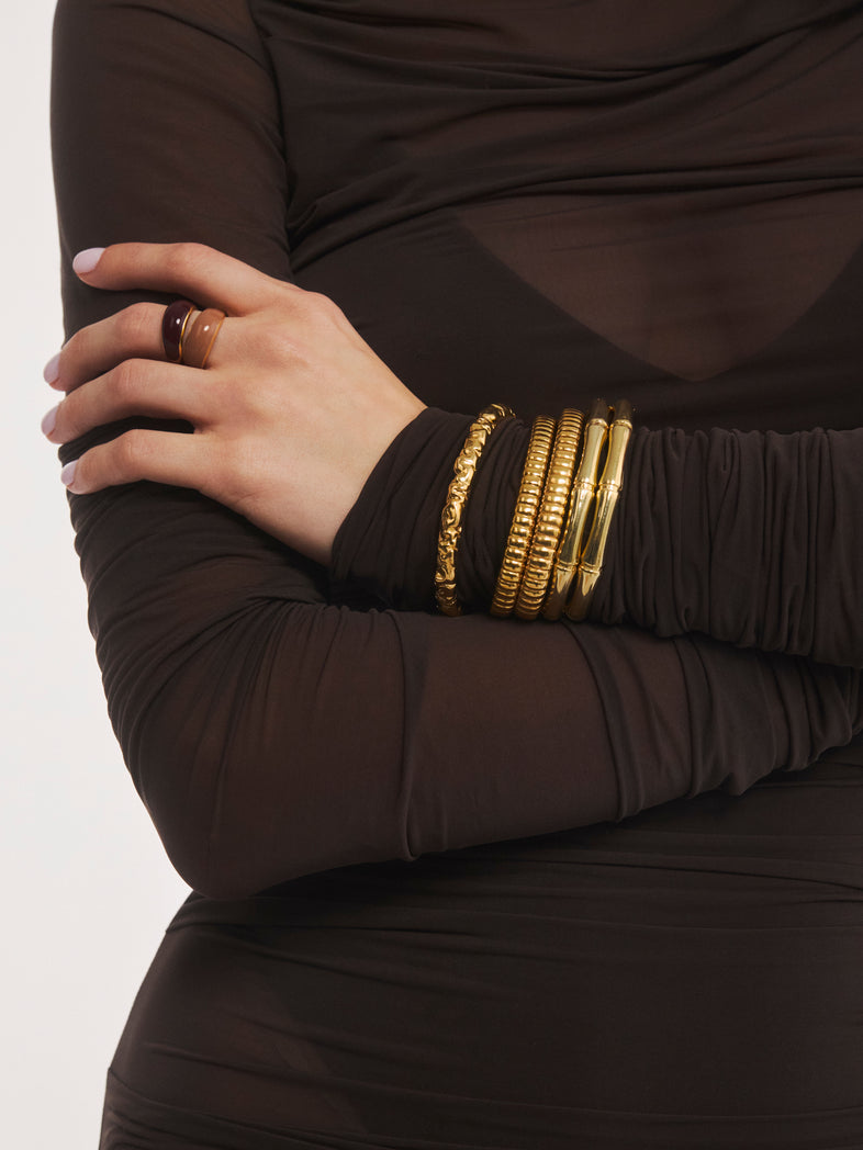  Petite bague plaquée or avec émail marron 1 