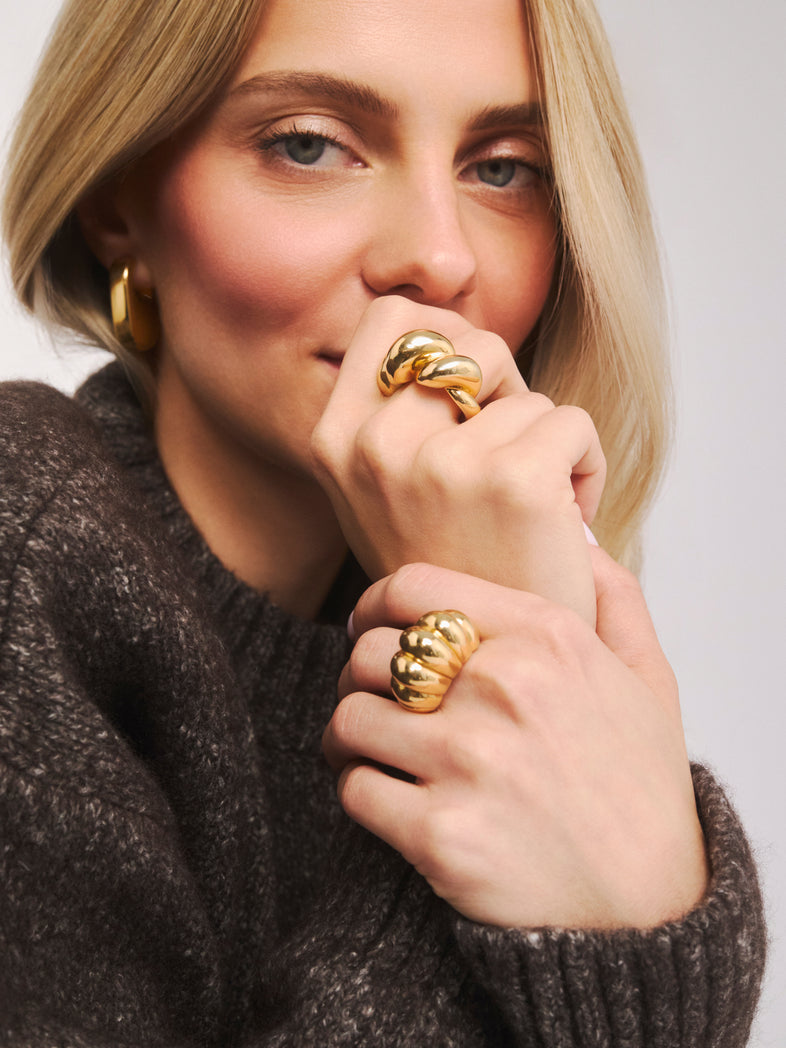  Gold-plated ring with grooves 3 