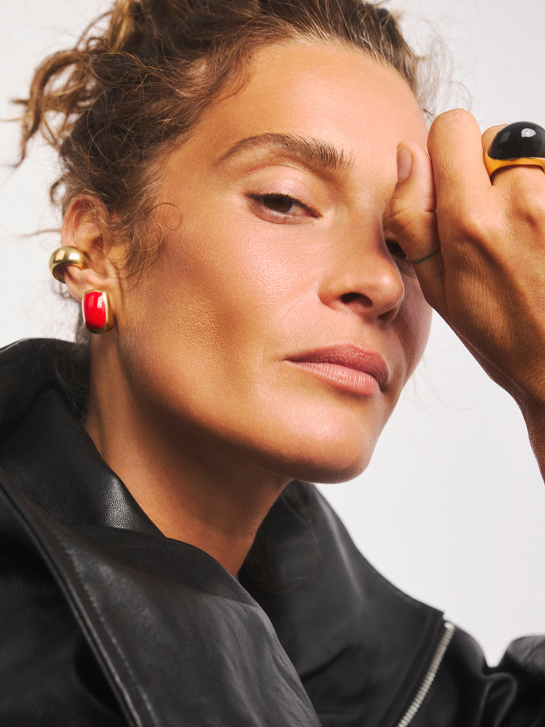  Boucles d'oreilles plaquées or avec émail rouge 2 