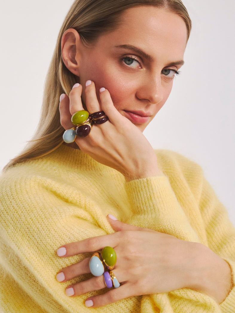  Petite bague plaquée or avec émail bordeaux 3 