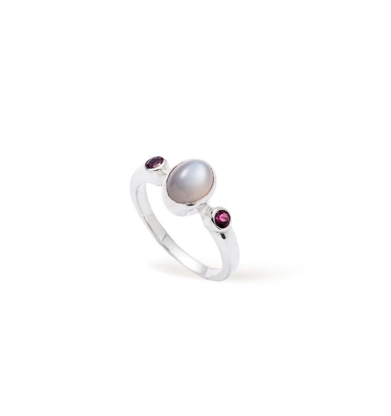 Bonbon Gray Moonstone Silver Ring