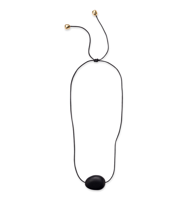  Collier long avec pendentif noir 2 