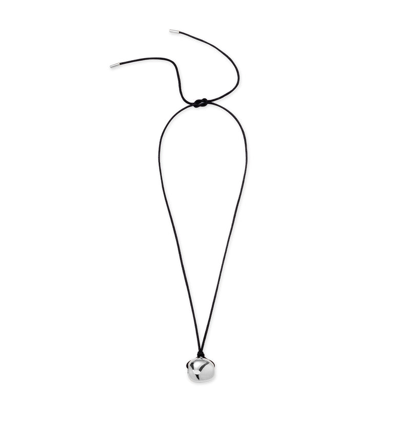  Naszyjnik na czarnym rzemyku ze srebrną kulką Pesto | Berries 