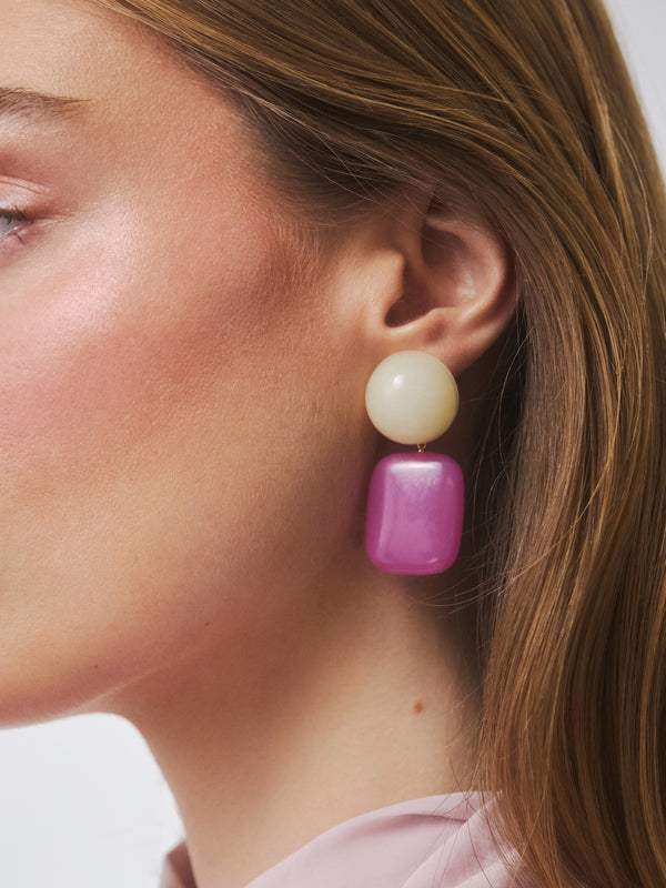 Duże kolczyki w stonowanych kolorach - białym i pudrowo różowym