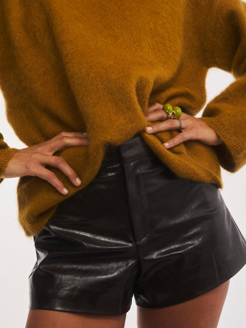  Wielki pozłacany pierścionek z oliwkową emalią w kolekcji Viva XL 