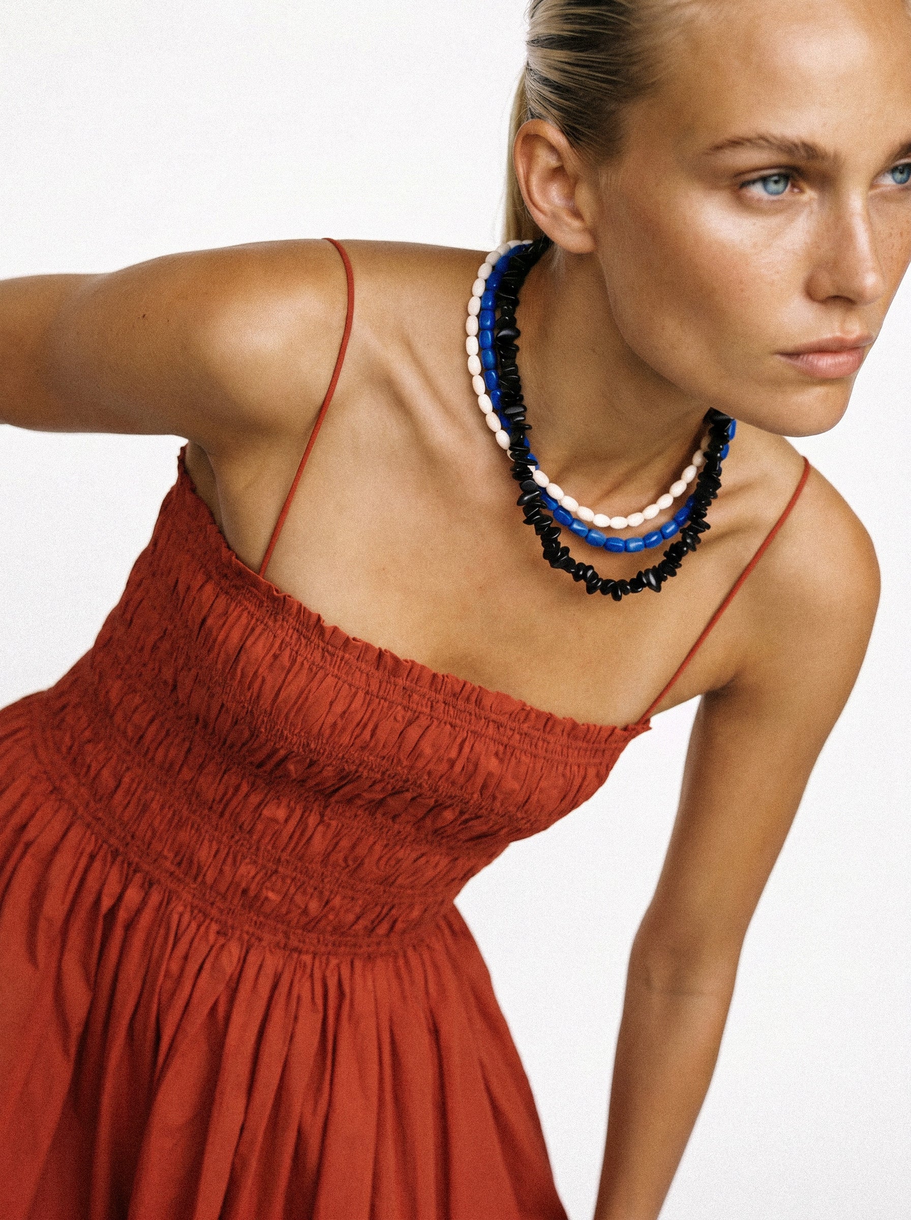 Collier de perles noires 3