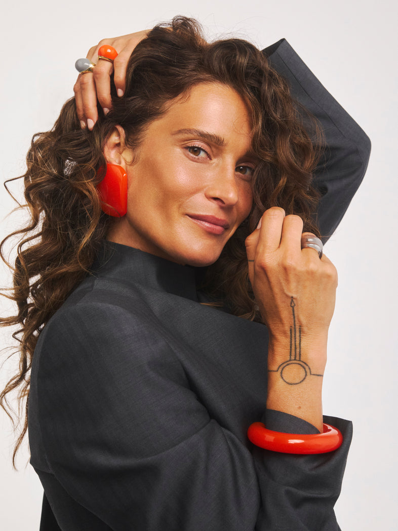  Duże kwadratowe kolczyki z pomarańczowej żywicy w secie z pomarańczową bransoletą i pierścionkami w szarości i pomarańczy 