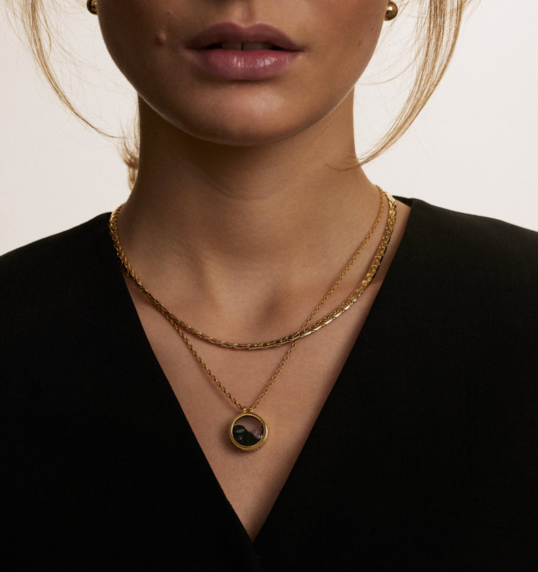 Secrets Black Tulip Twist necklace