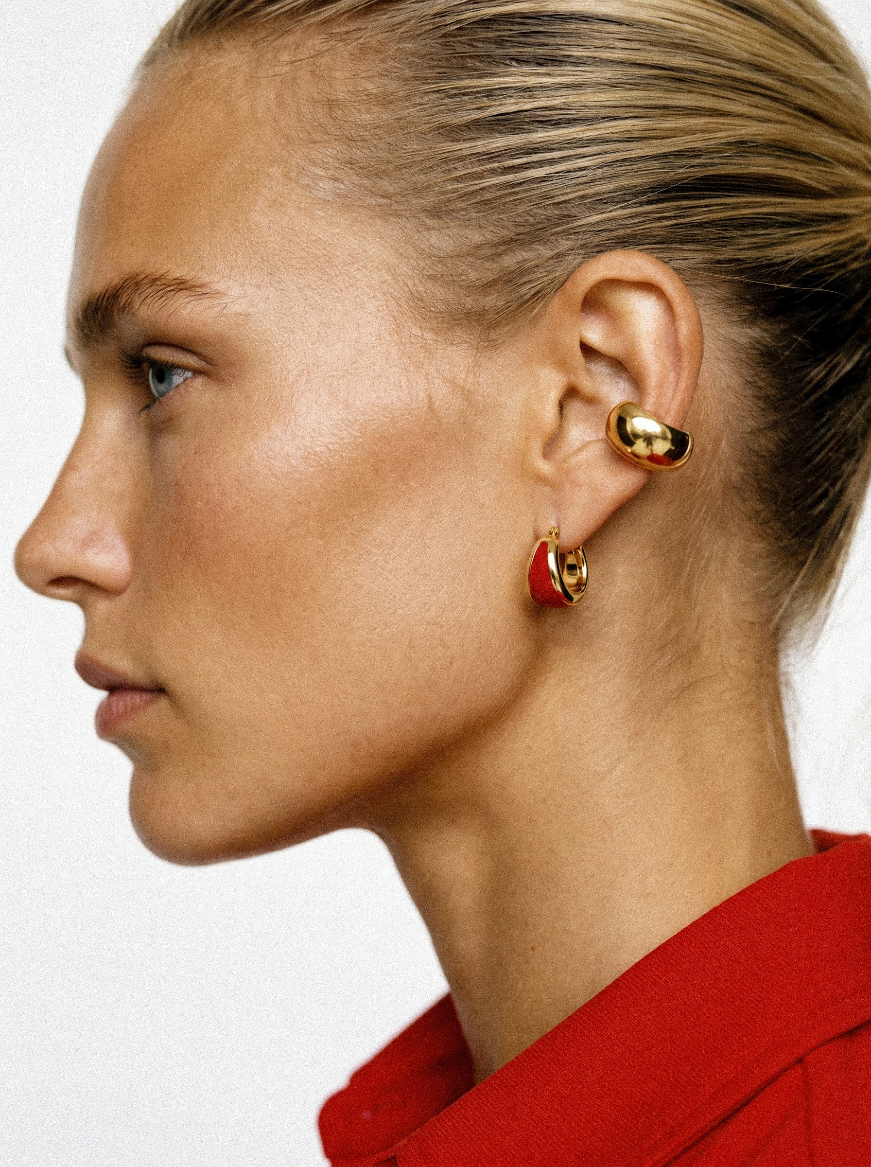 Small gold-plated oval earrings with red enamel 1