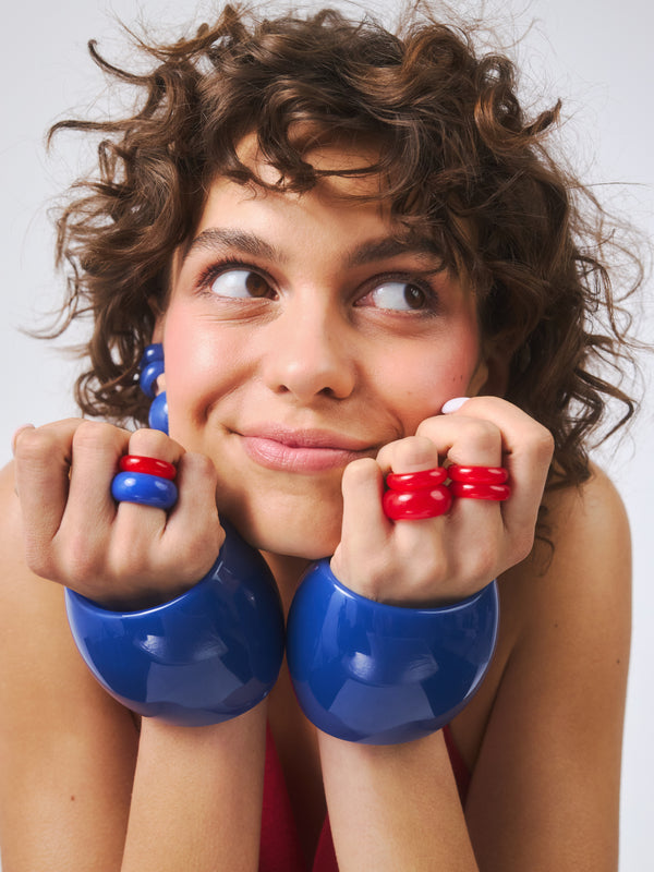 Połączenie biżuterii z żywicy Berries o kontrastowych kolorach - czerwonym i niebieskim