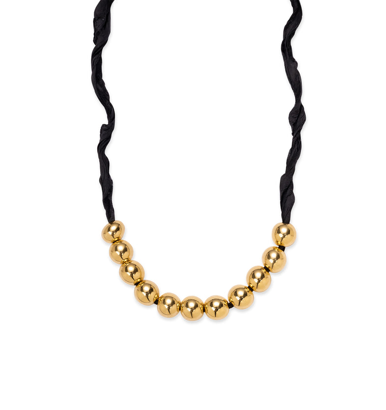  Złote korale z żywicy na czarnej wstążce w kolekcji Splash 